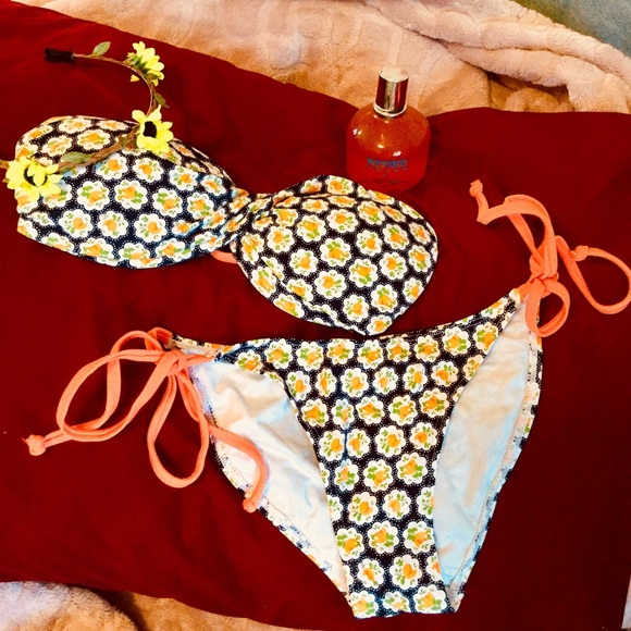 Bikini - Picture 2 of 4